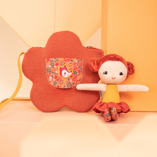 Pop Adele met bloemvormig tasje