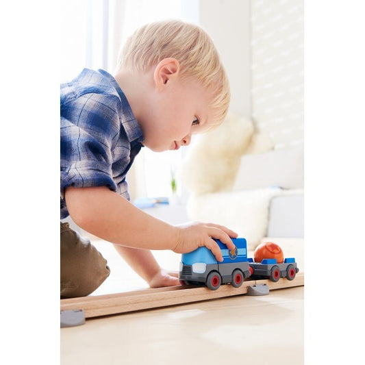 Vrachtwagen met aanhanger op batterij voor Rollebollen Kullerbü knikkerbaan