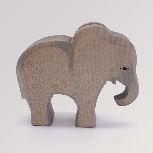 Kleine olifant etend